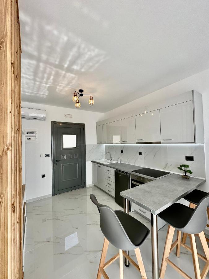 Royal Luxury Studios Archangelos  Exteriör bild